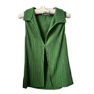 Women's Zara Ribbed Green Vest with Buttons